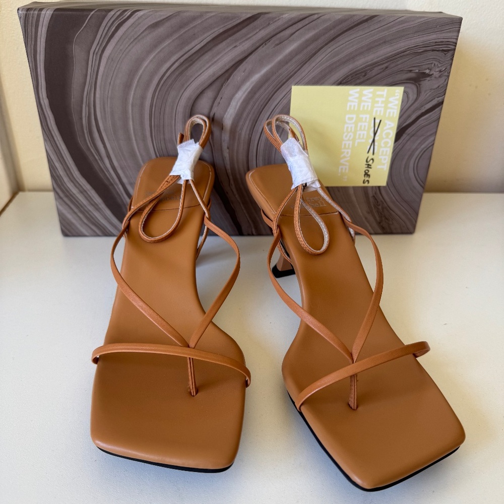 Jeffrey Campbell Fluxx Nude Strappy Thong Sandals Heels Womens Size 7.5 NB